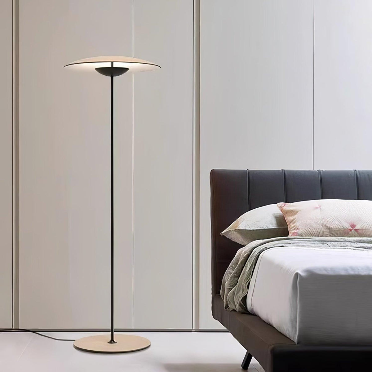 Ferinira minimalistinen alumiinilattiavalaisin
