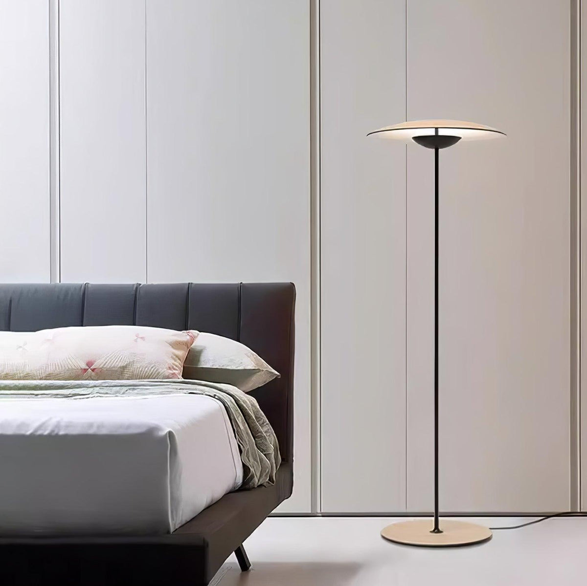 Ferinira minimalistinen alumiinilattiavalaisin