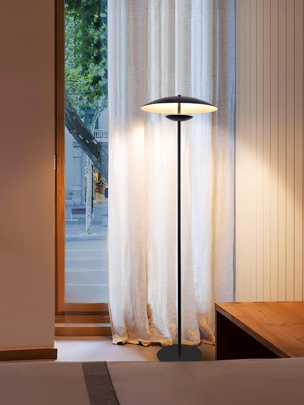 Ferinira minimalistinen alumiinilattiavalaisin