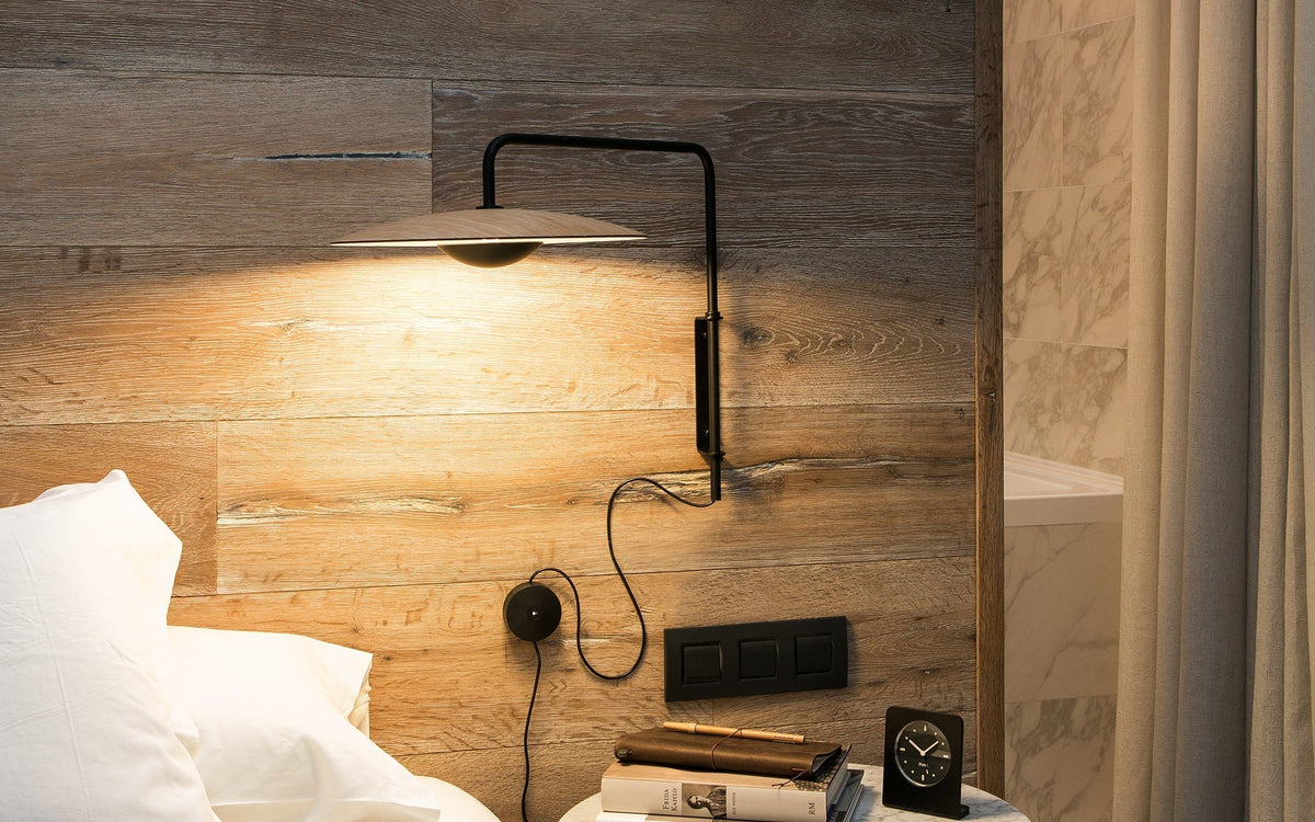Abnormal klassisk modern minimalistisk vägglampa med stickkontakt