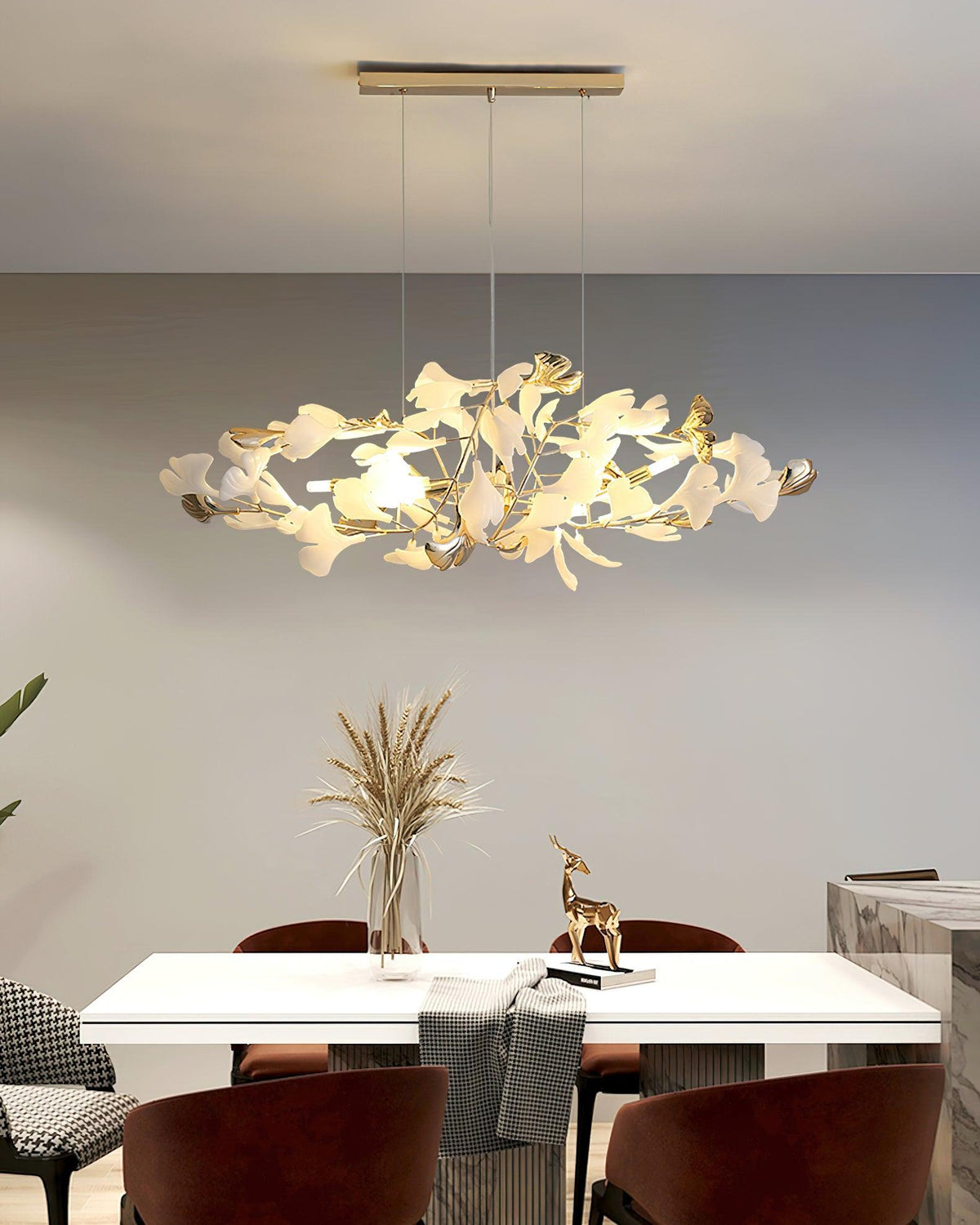 Candeeiro de teto elegante artístico Quiven, em cerâmica dourada com folha de ginkgo