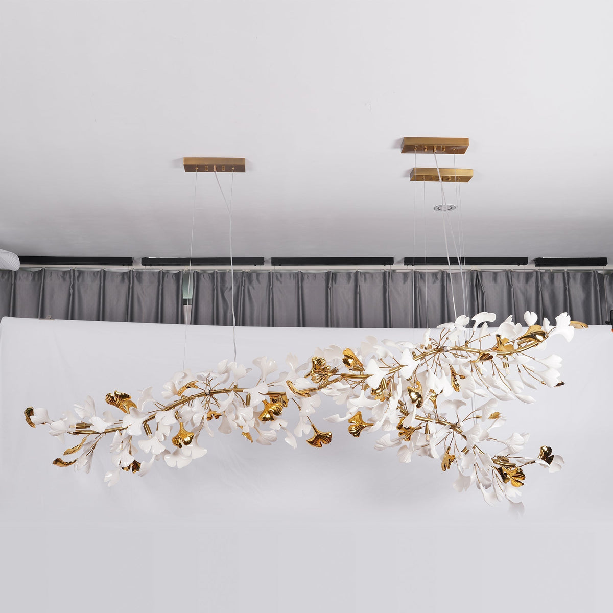 Ceroraine Gingko A lysekrone i porcelæn med moderne LED