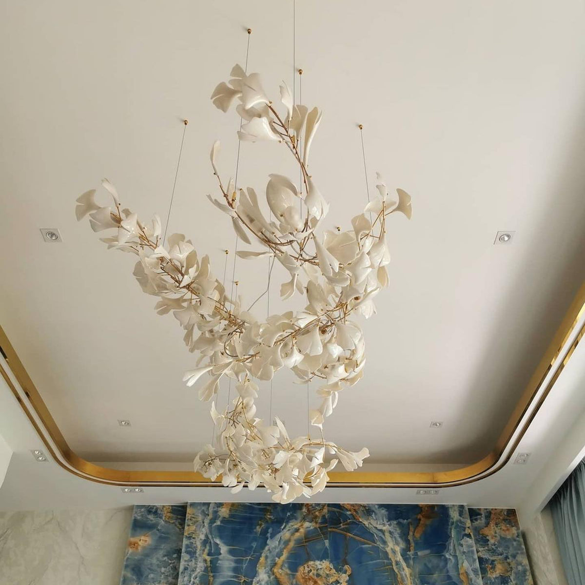 Ceroraine Gingko A lysekrone i porcelæn med moderne LED
