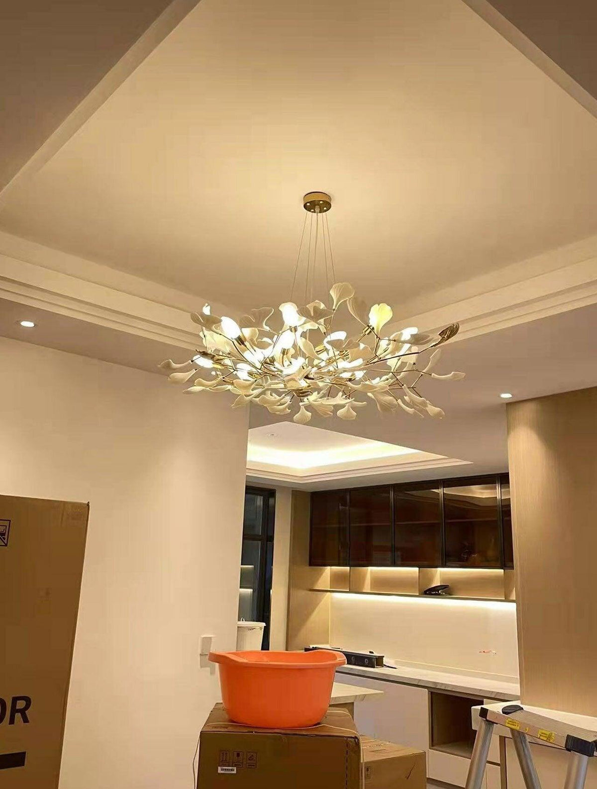 Candelabro Cereian em cerâmica com pétalas de ginkgo