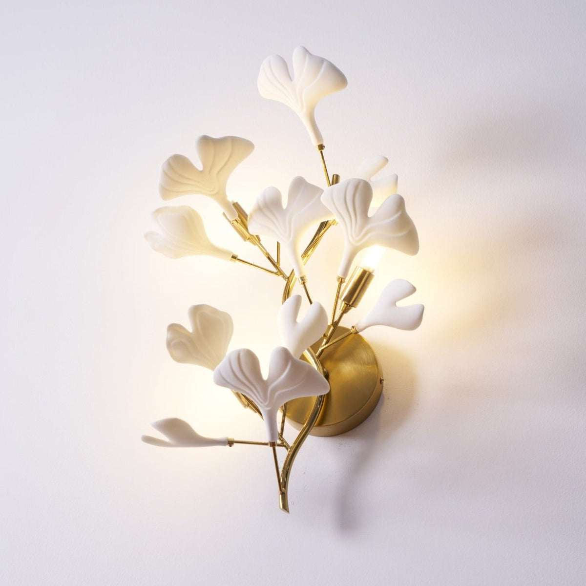 Oakes postmoderne luksusvæglampe i ginkgo-keramik