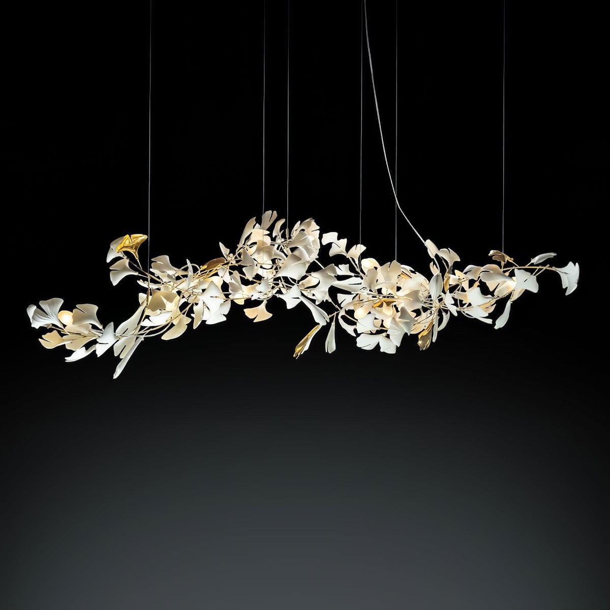 Estrutura de lustre Calix com cúpula de folhas de ginkgo em cerâmica, branco e dourado, moderno