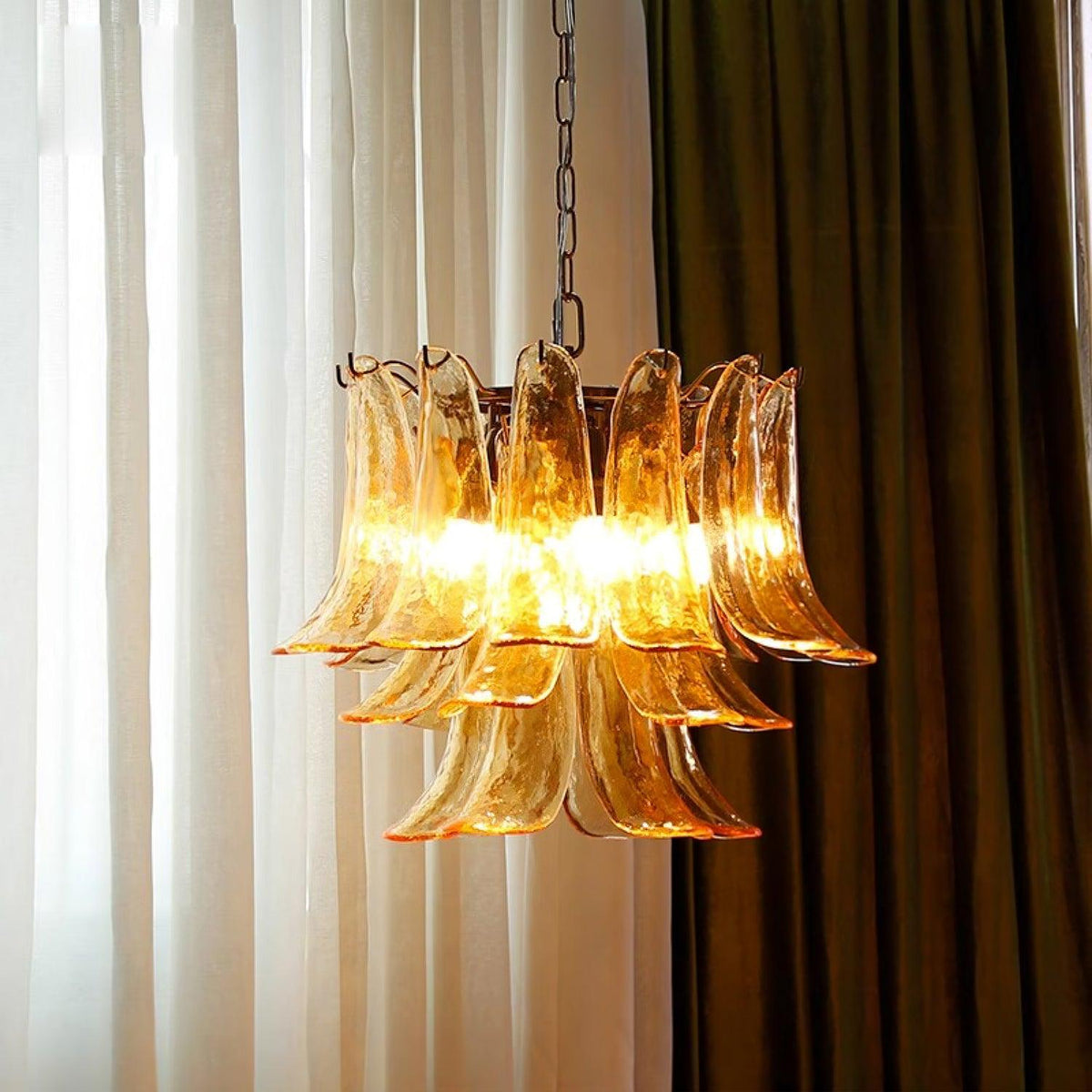 Elvess ljuskrona i muranoglas med gyllene blad