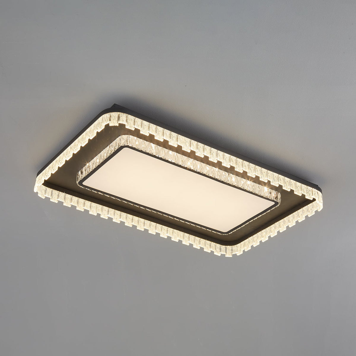 Candeeiro de teto Nythee moderno, minimalista e luxuoso em cristal