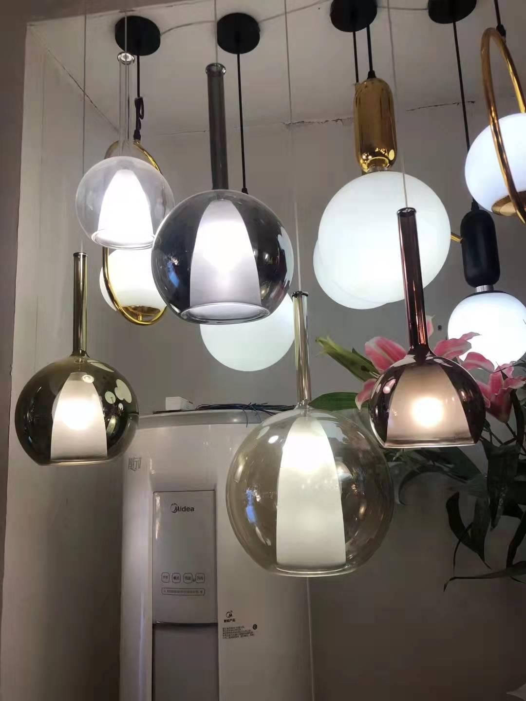 Lioranira pendellampa i rökfärgat runt glas
