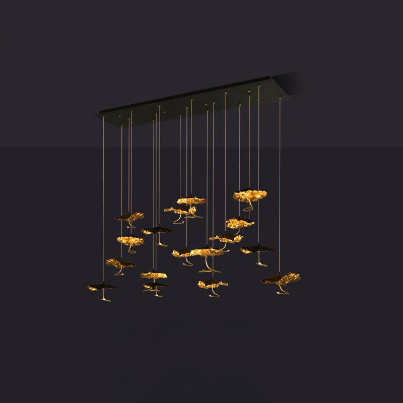 Aureate-klyngekrone i messing med skyinspireret design