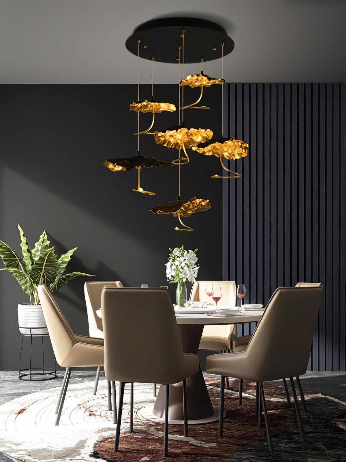 Aureate-klyngekrone i messing med skyinspireret design