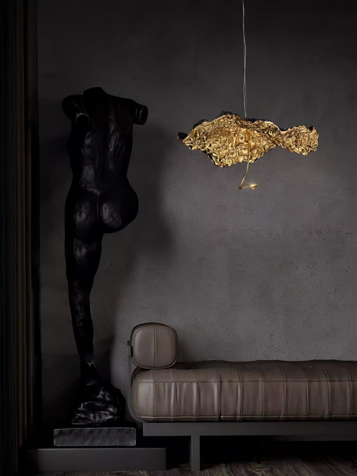 Aureate-klyngekrone i messing med skyinspireret design