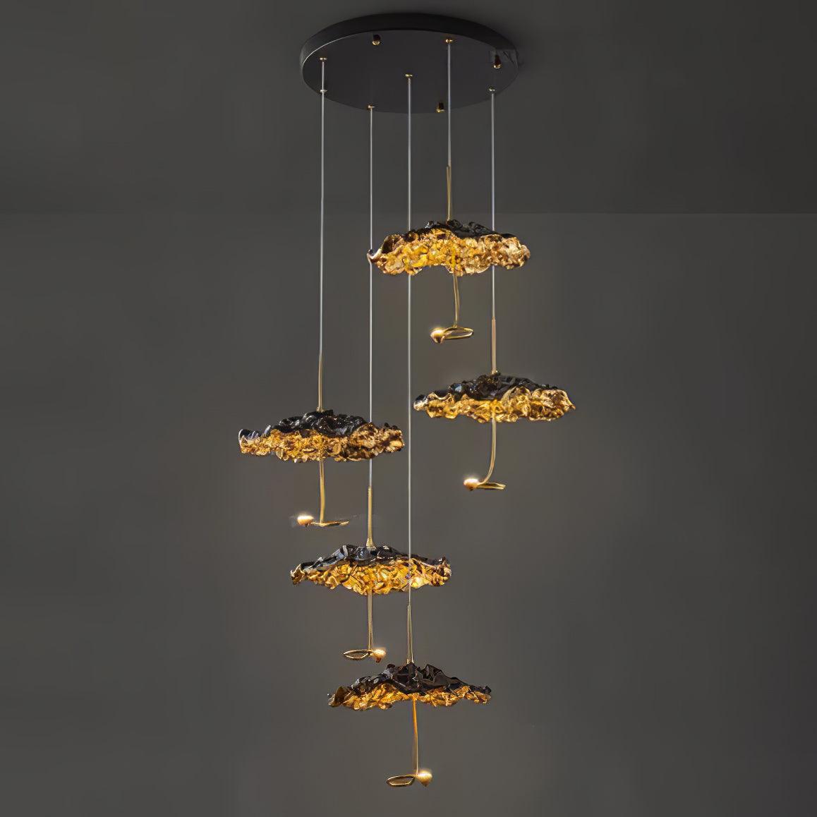 Aureate-klyngekrone i messing med skyinspireret design