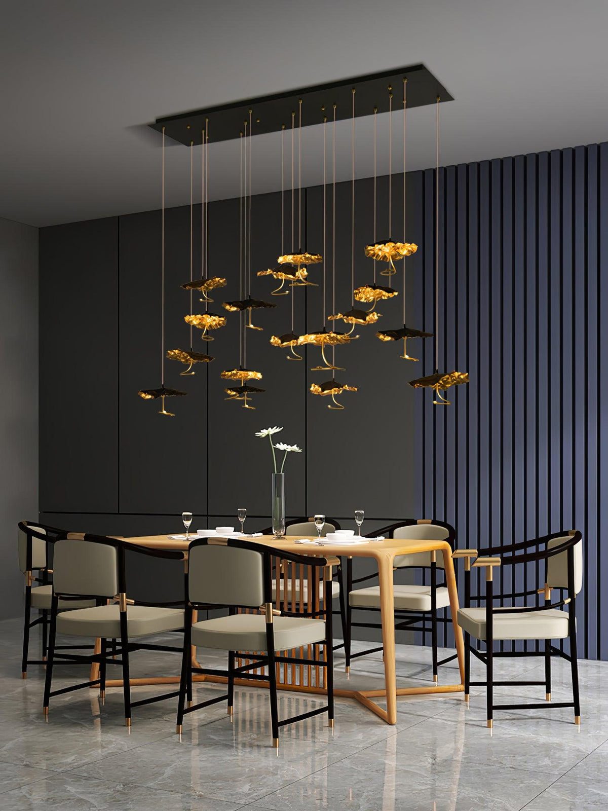 Aureate-klyngekrone i messing med skyinspireret design
