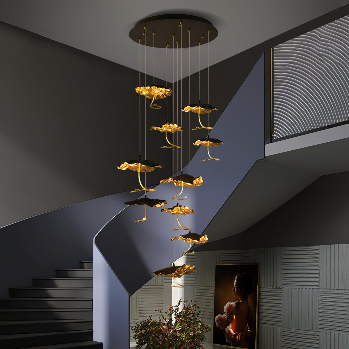 Aureate-klyngekrone i messing med skyinspireret design