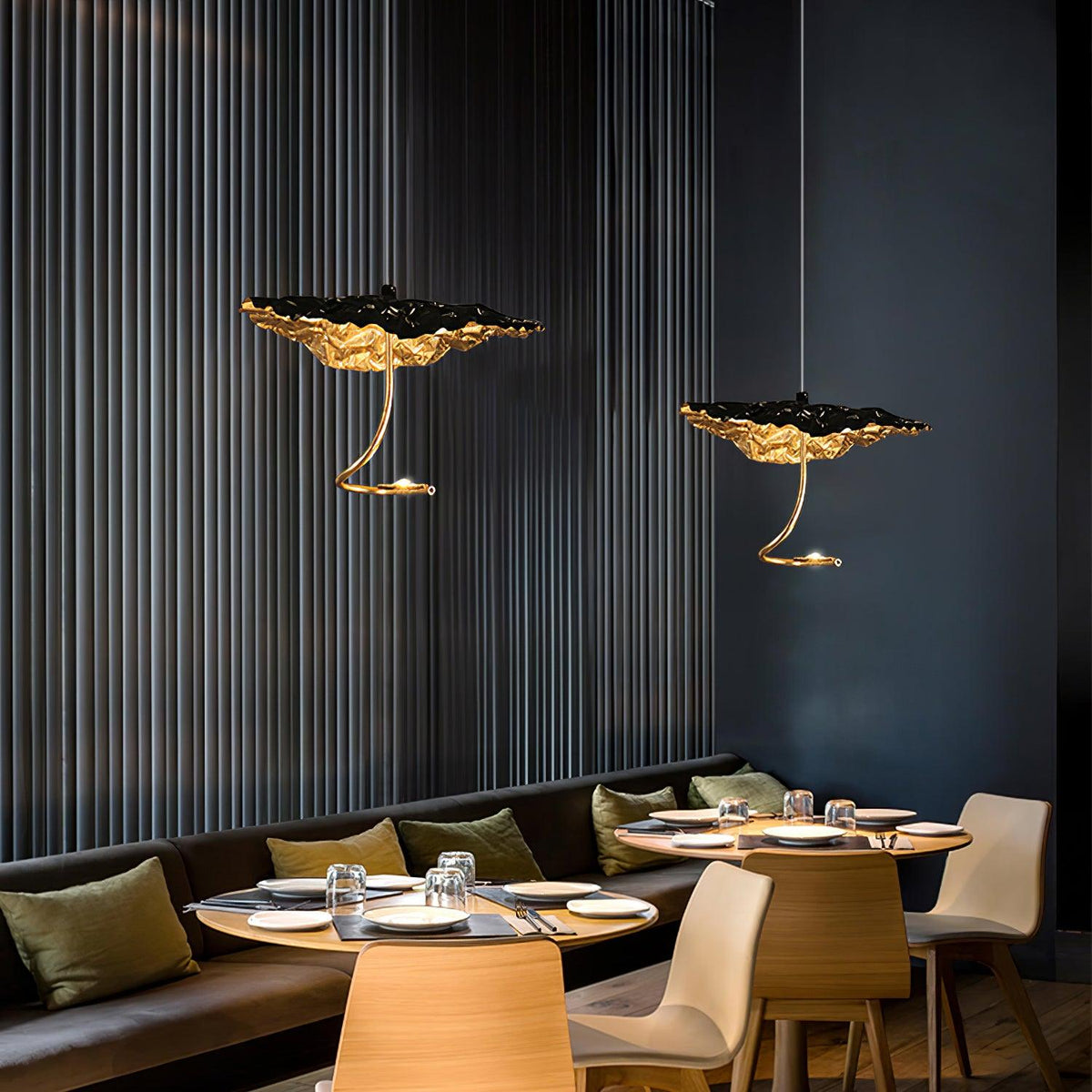 Aureate-klyngekrone i messing med skyinspireret design