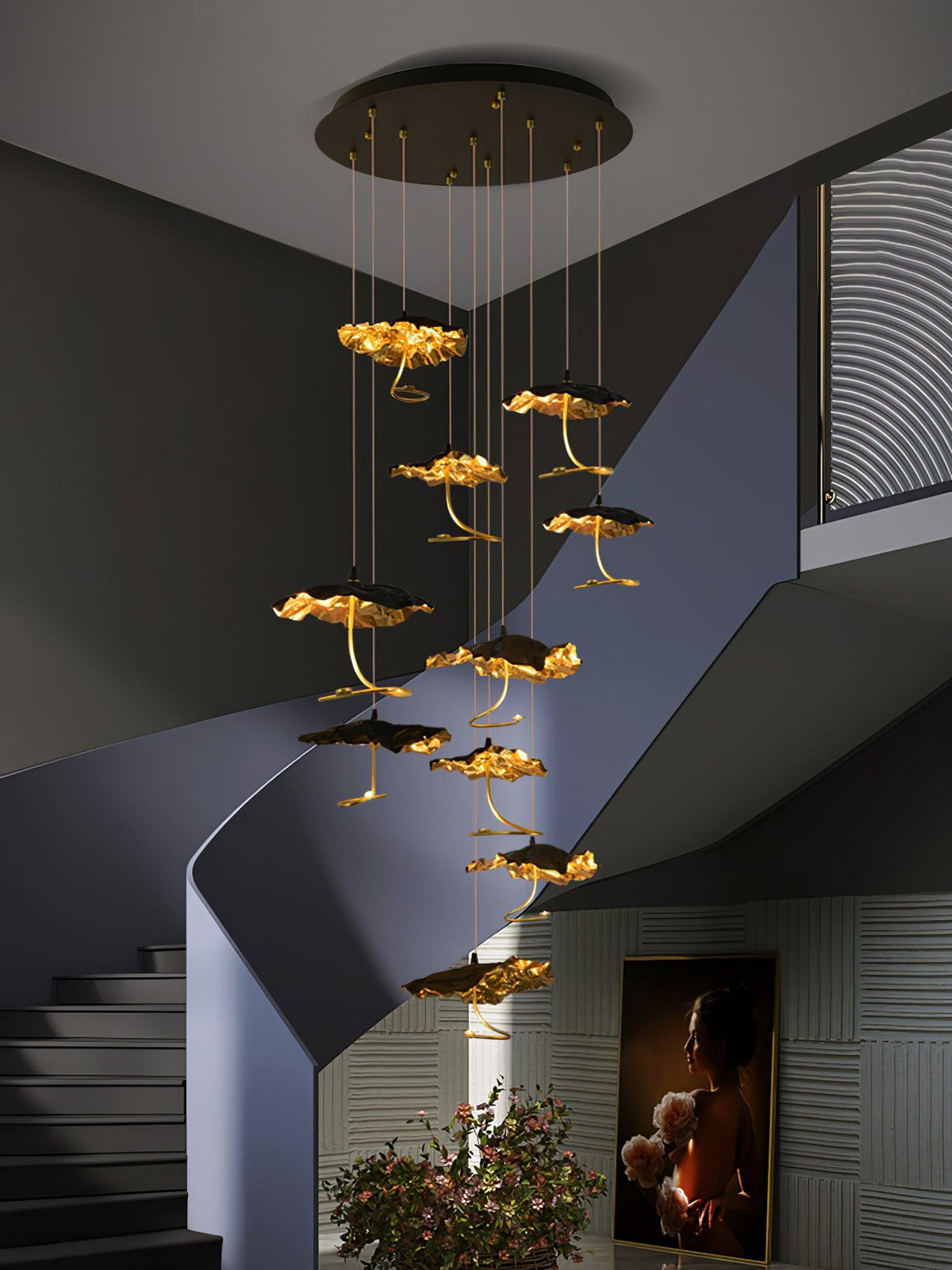 Aureate-klyngekrone i messing med skyinspireret design
