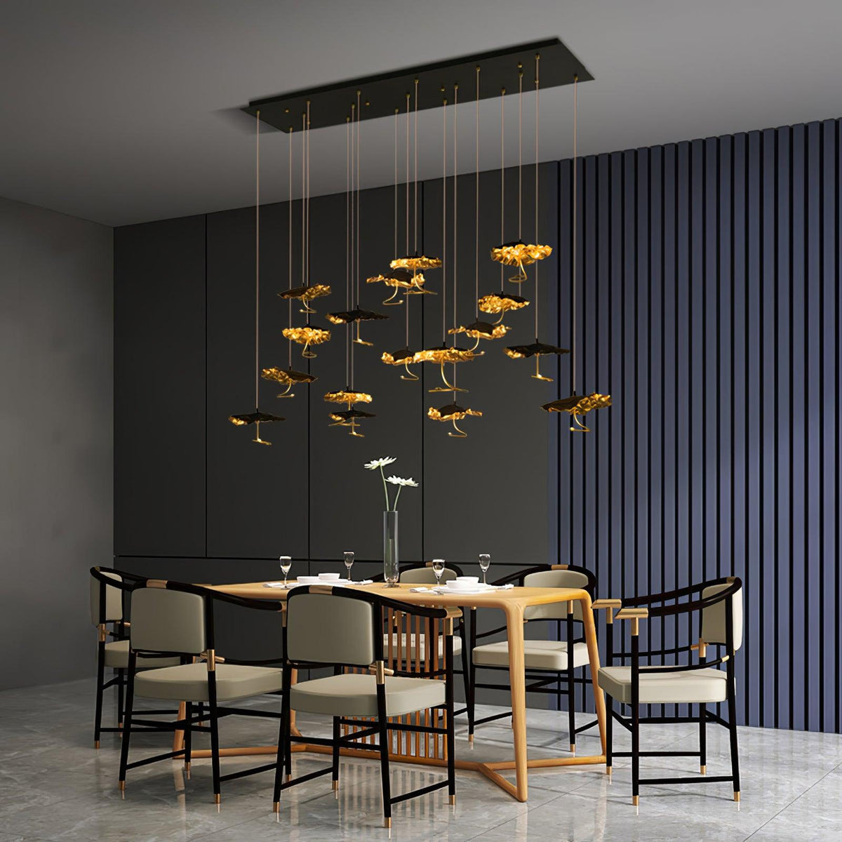 Aureate-klyngekrone i messing med skyinspireret design