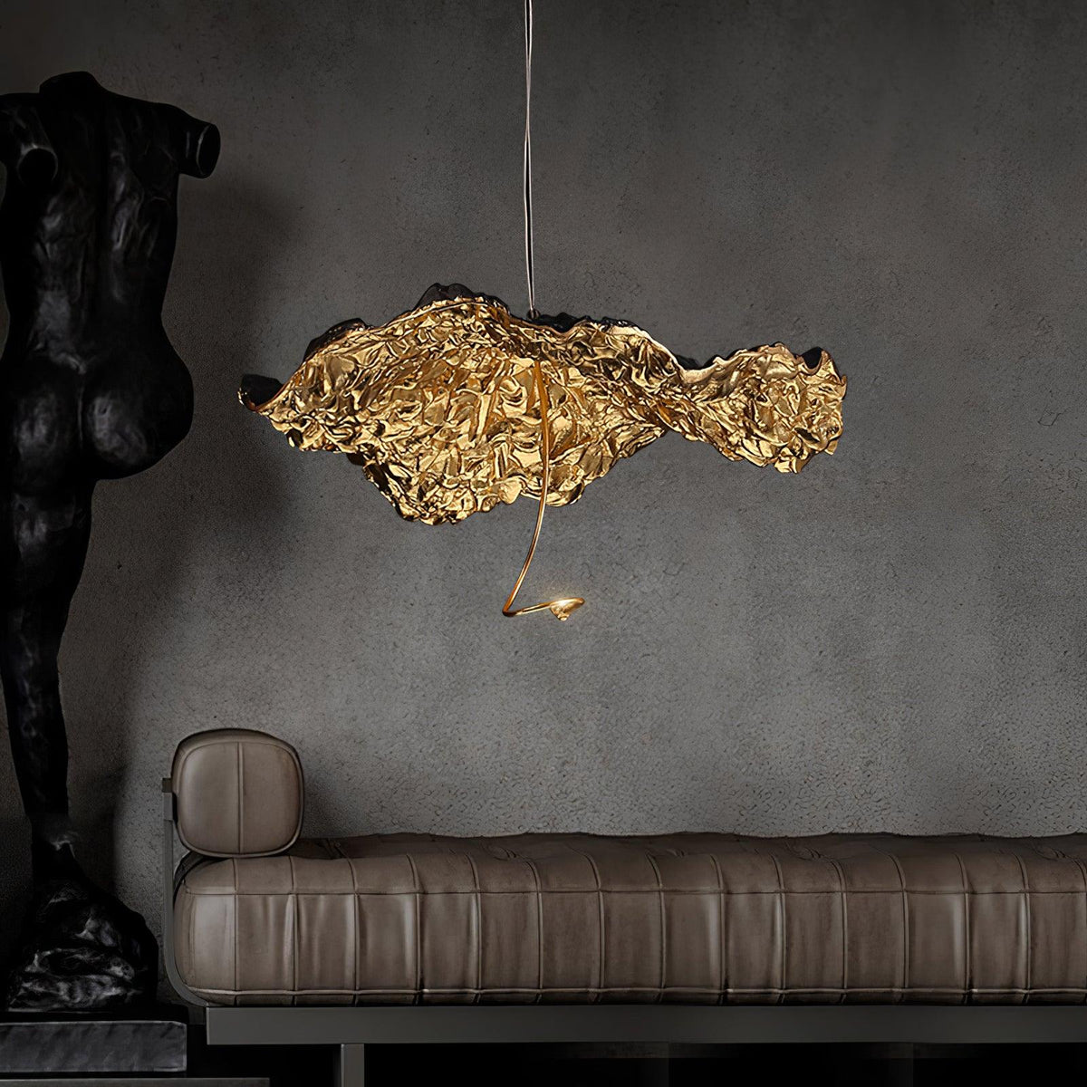 Aureate-klyngekrone i messing med skyinspireret design