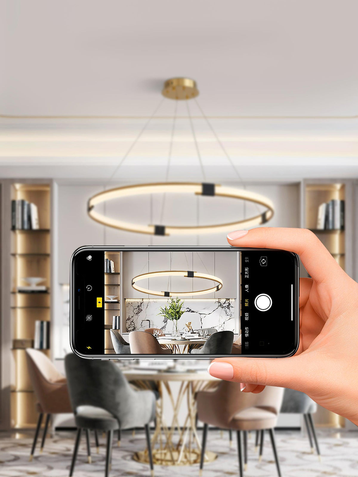 Lavi moderne lysekrone med gylden ring og LED-halo