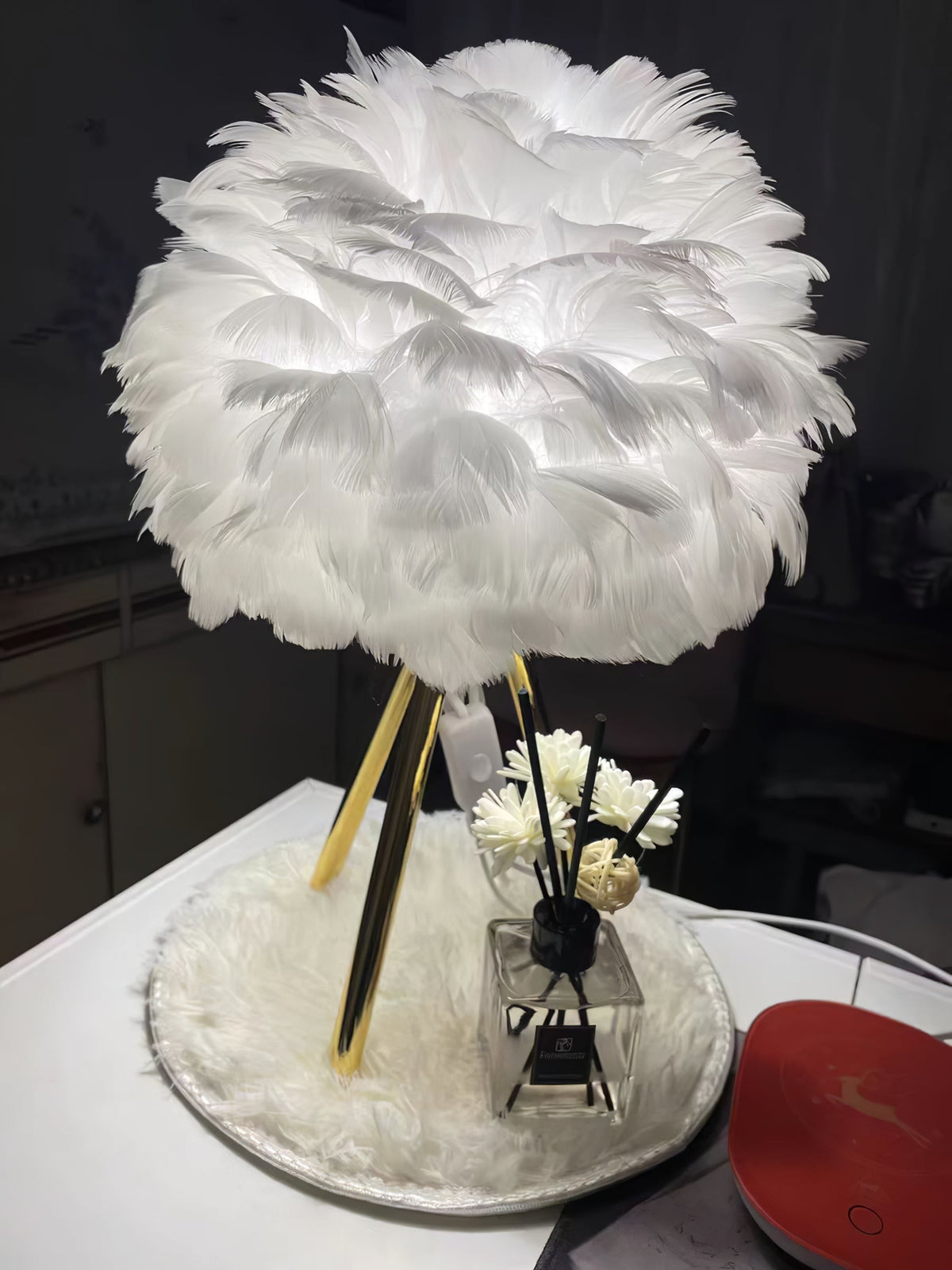 Candeeiro de mesa feminino Nilo com penas