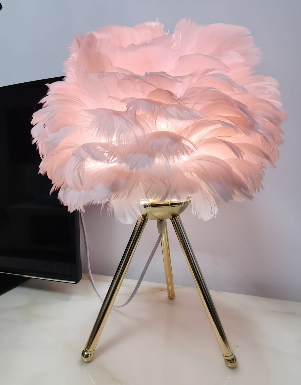 Candeeiro de mesa feminino Nilo com penas