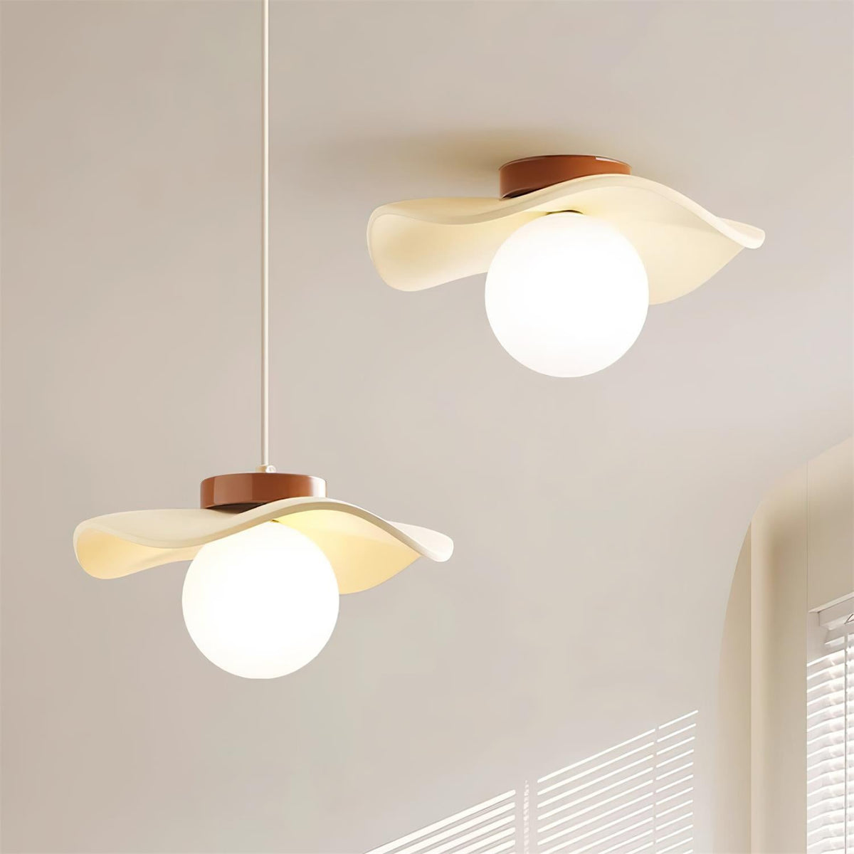 Bølgeformet loftslampe