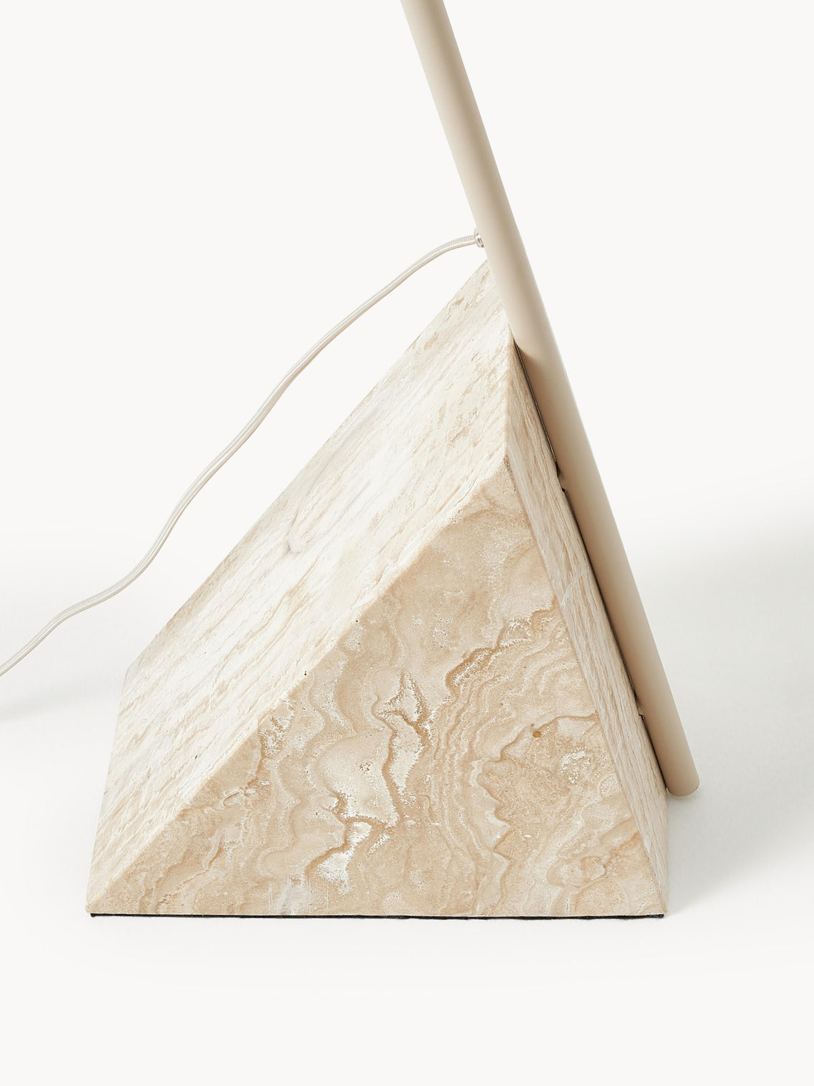 Valorielle travertingolvlampa