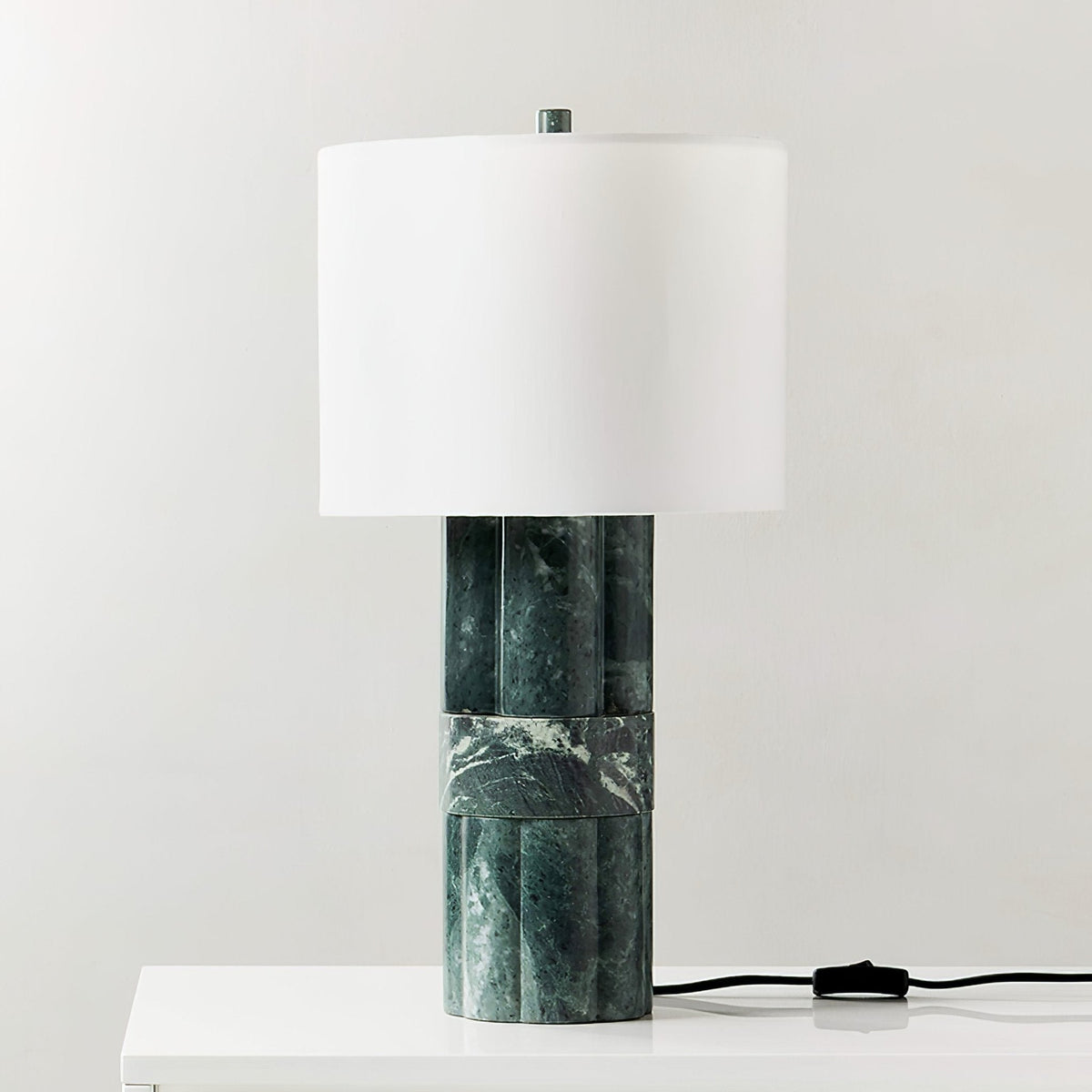 Petalielle moderne marmorbordlampe