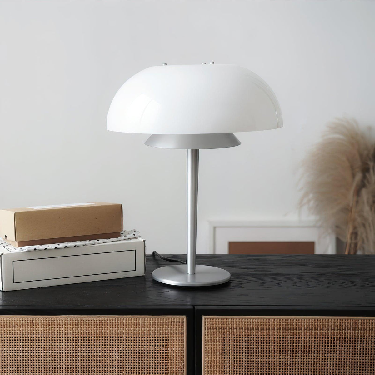 Nilten modern glasbordslampa