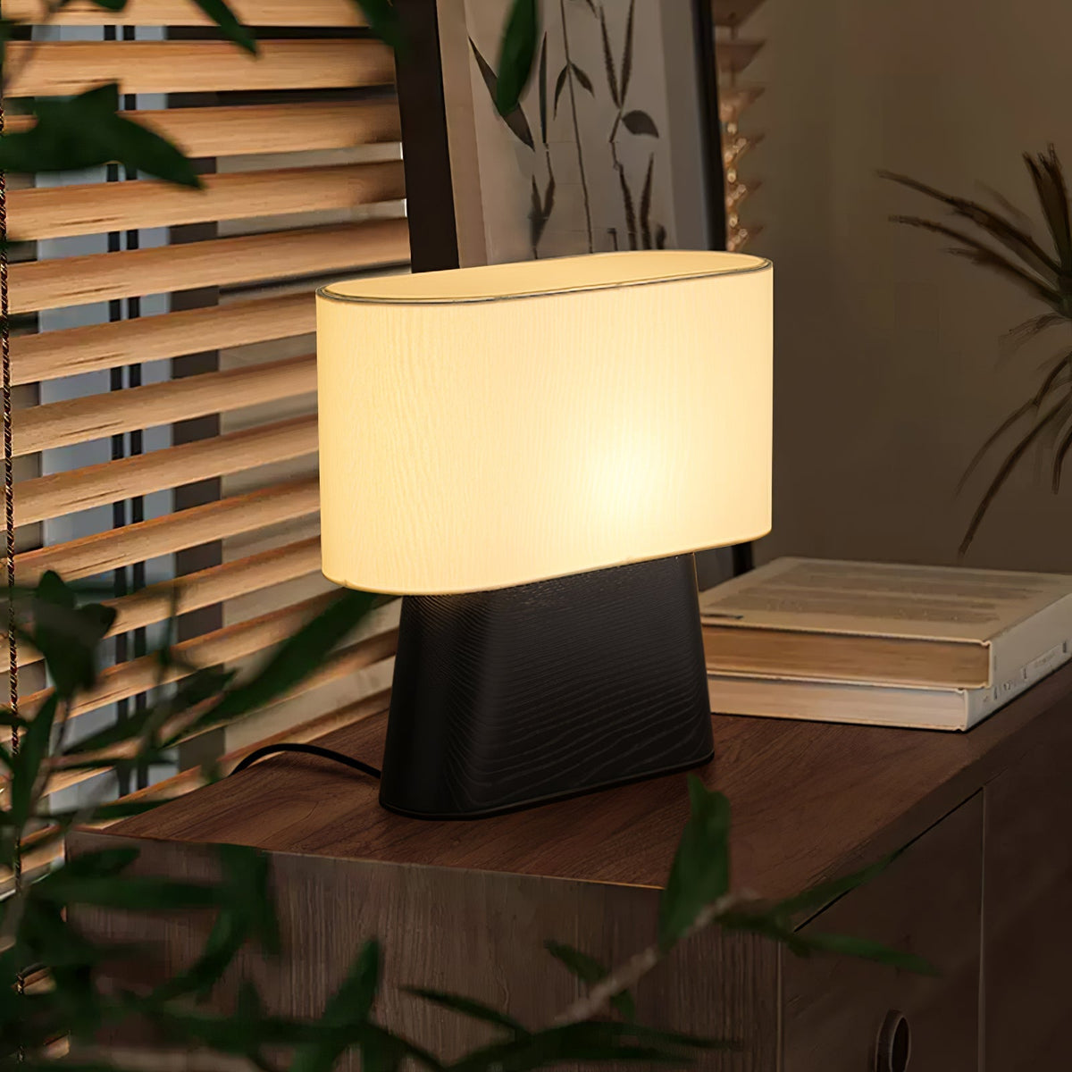 Grashen bordslampa i trä och tyg