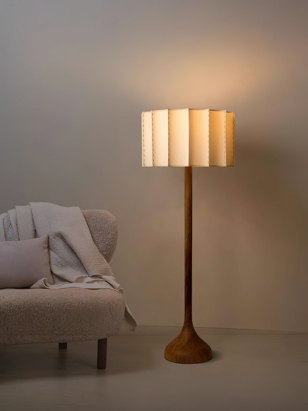 Candeeiro de pé Bexi, madeira minimalista