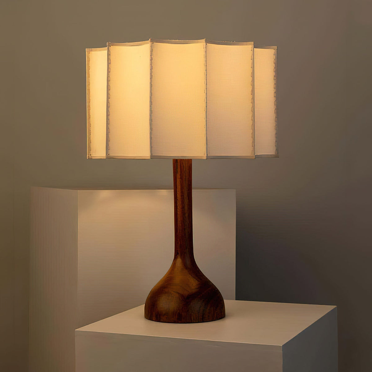 Livenq bordlampe i træ og stof retro