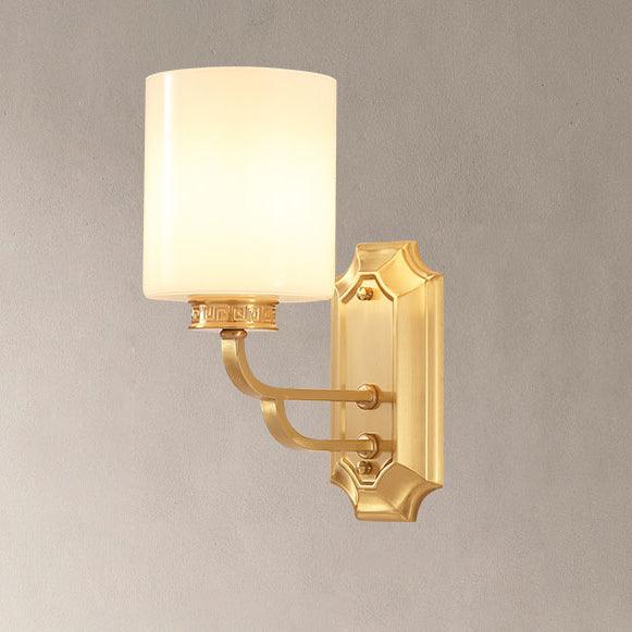 Regal klassisk vägglampa i mässing