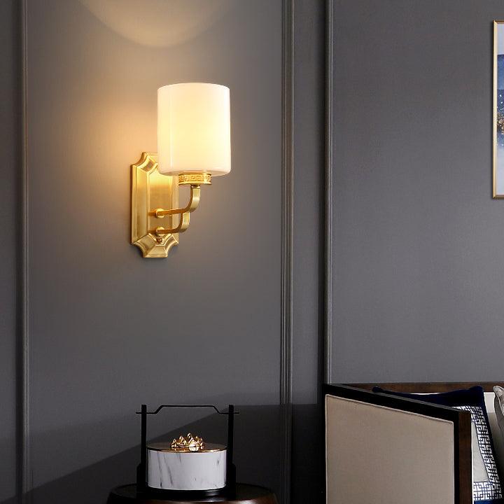 Regal klassisk vägglampa i mässing