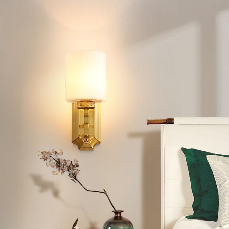 Regal klassisk vägglampa i mässing