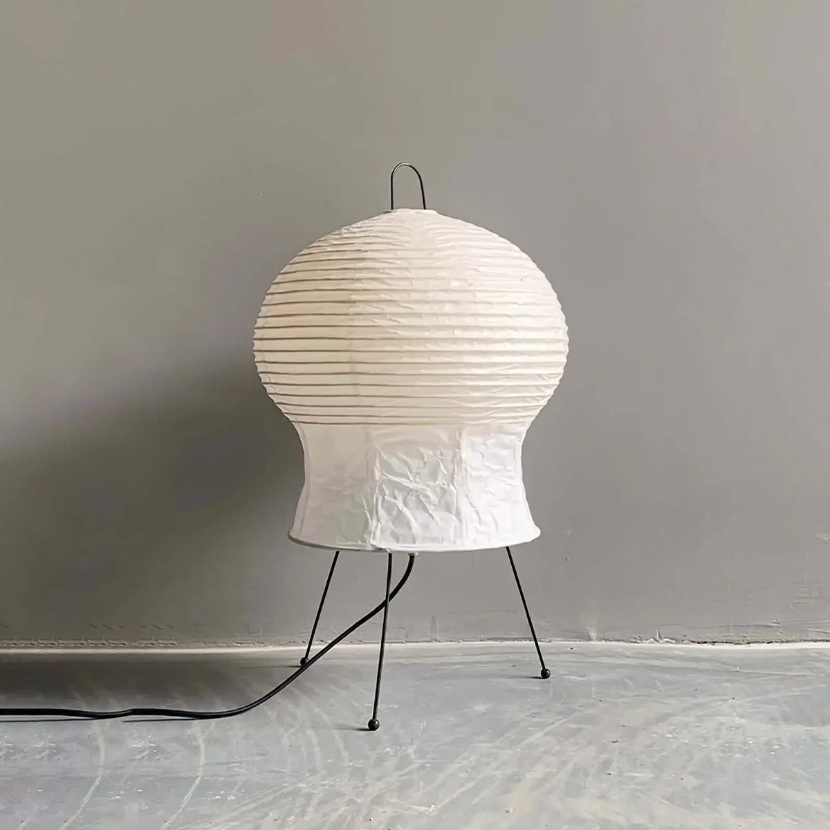 Candeeiro de mesa em papel Nras