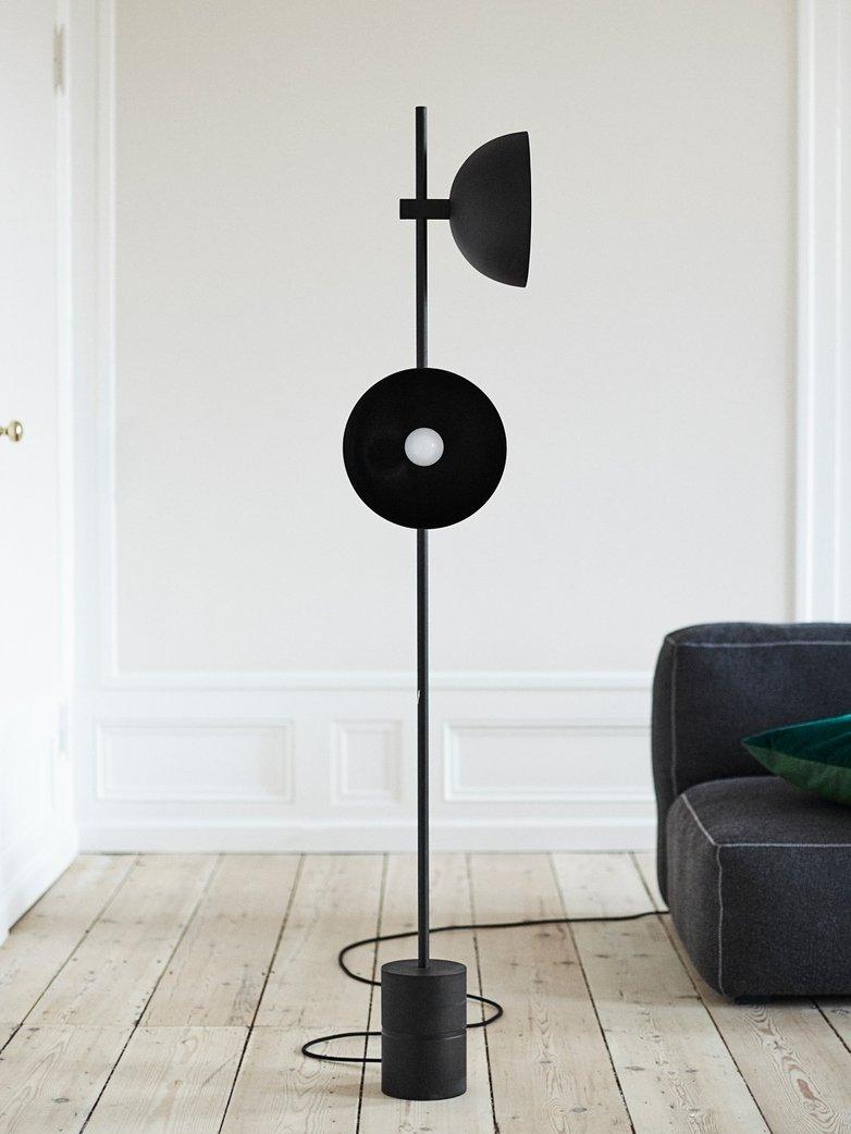 Candeeiro de pé minimalista em vidro Lumase