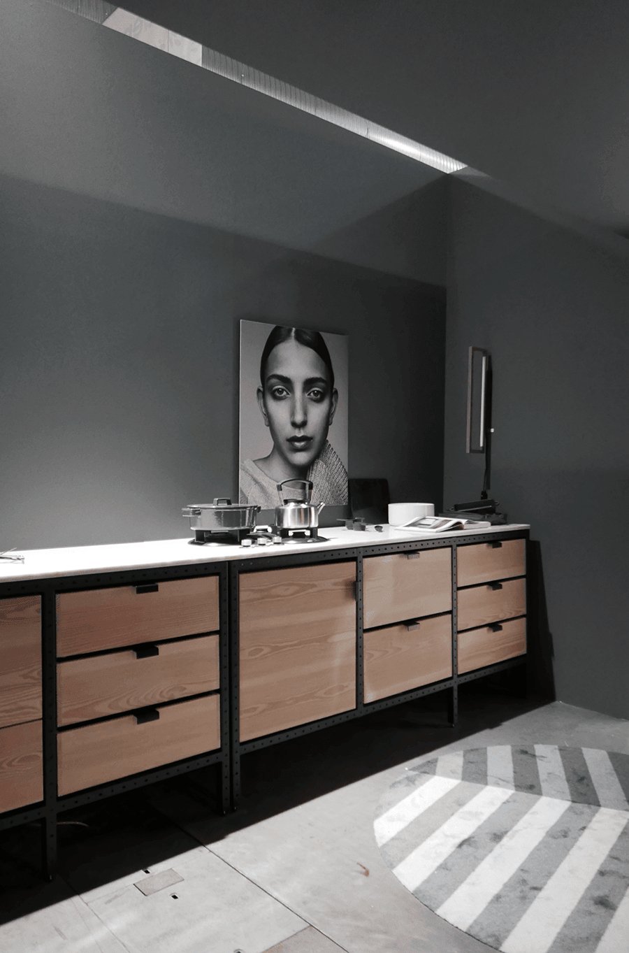 Candeeiro de pé minimalista em vidro Lumase