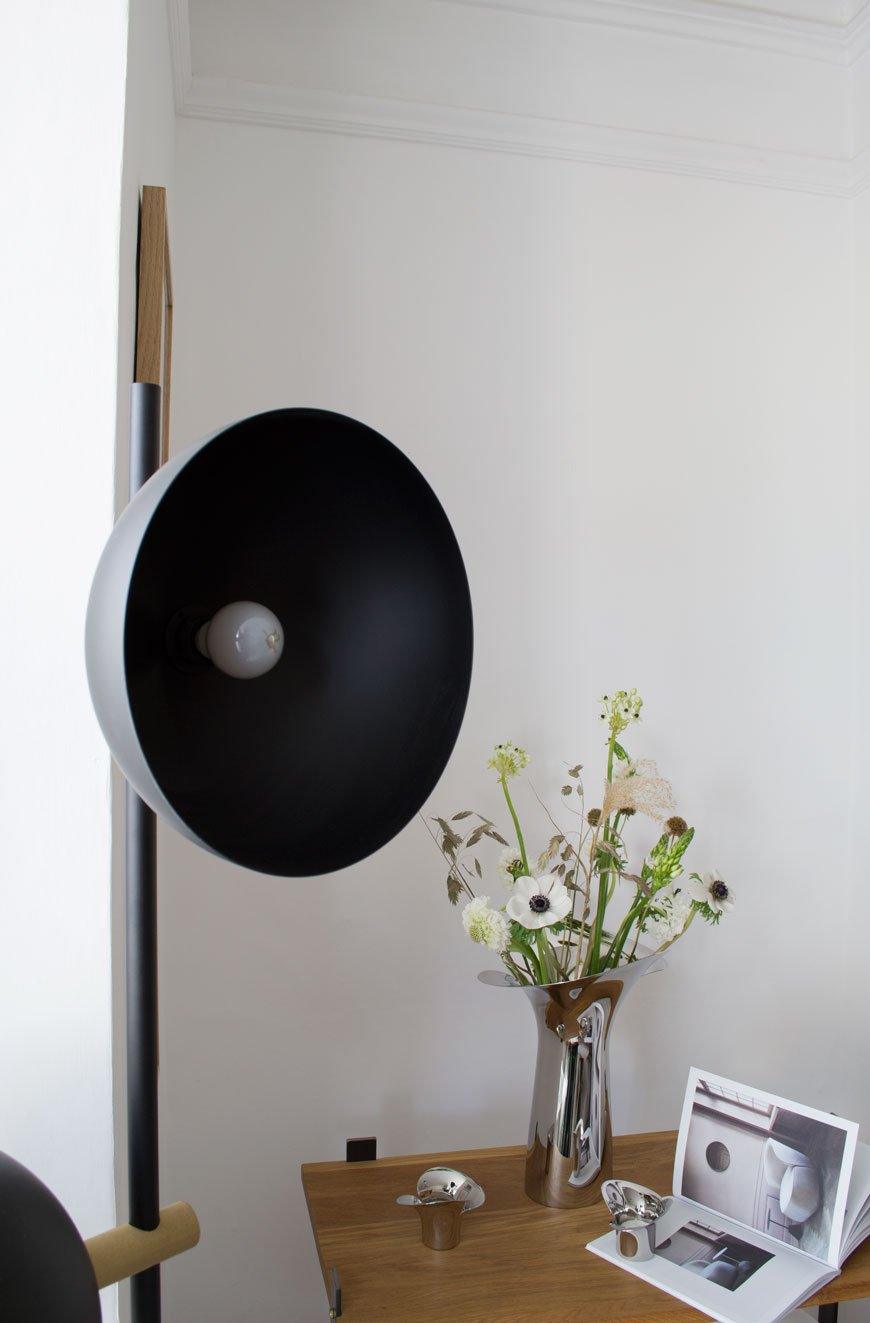 Candeeiro de pé minimalista em vidro Lumase