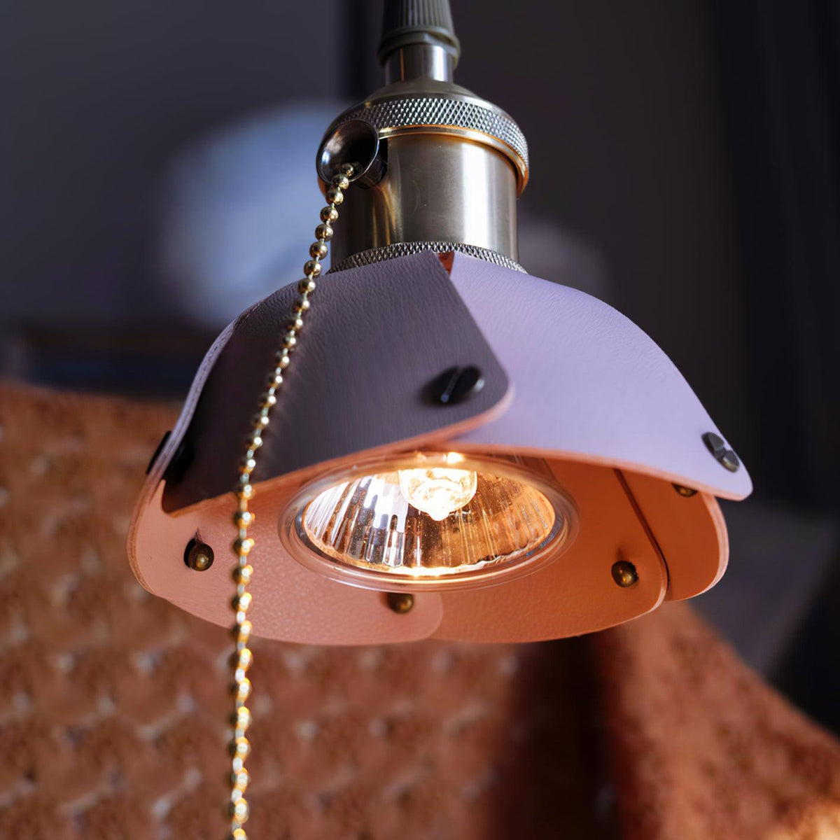 Clark modern bordslampa i trä