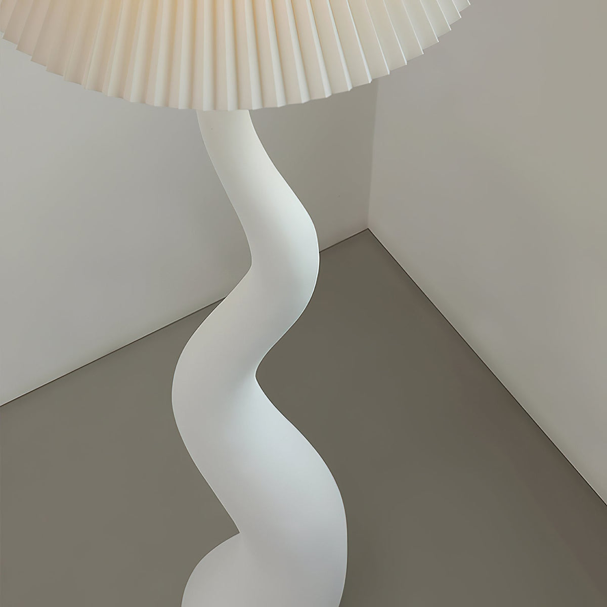 Serpent-gulvlampe