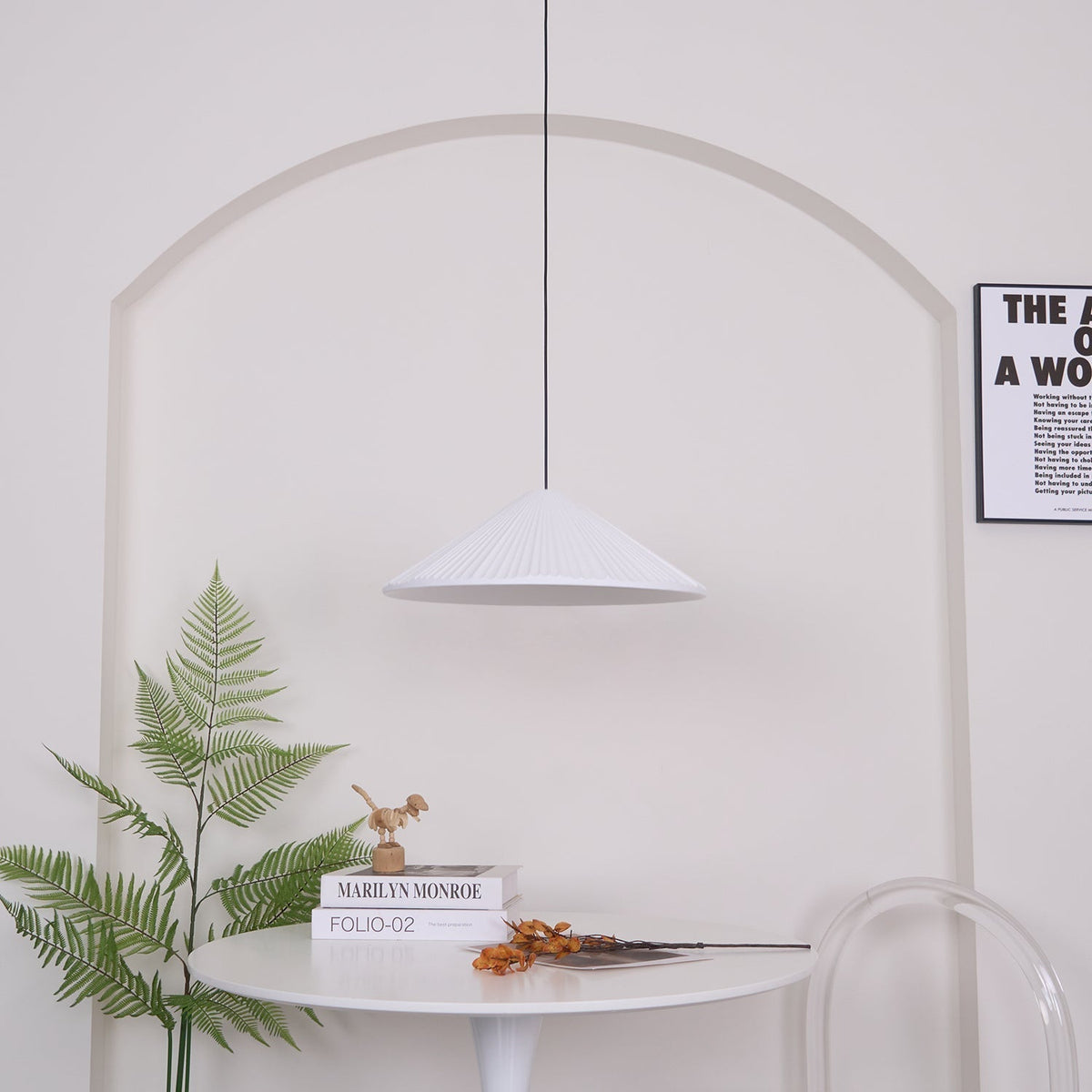 Cone Hat pendellampa i harts