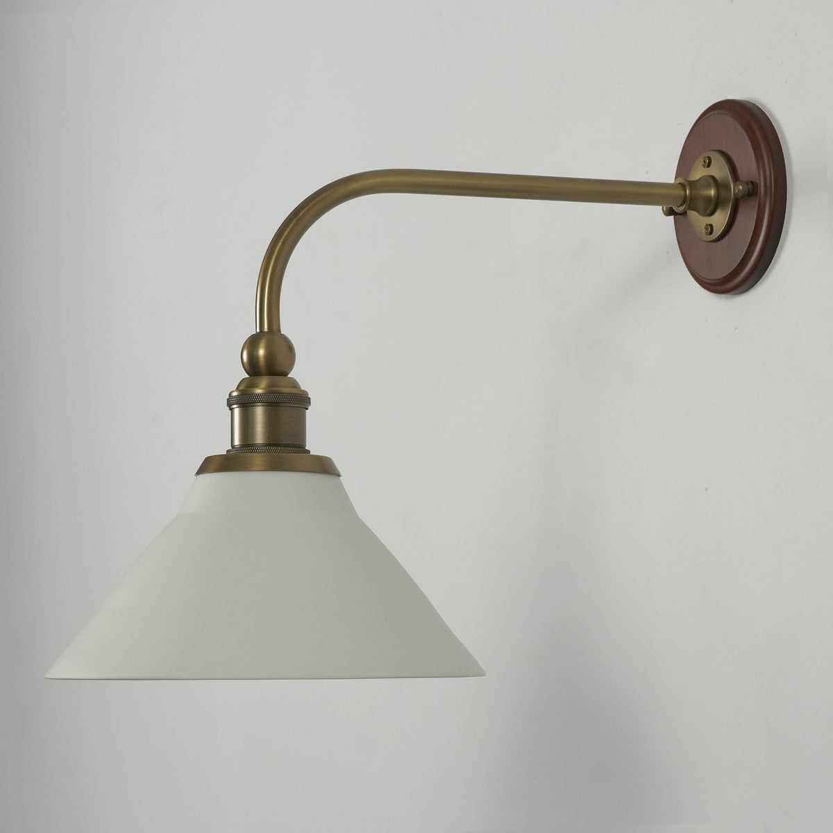 Liorivenne vägglampa