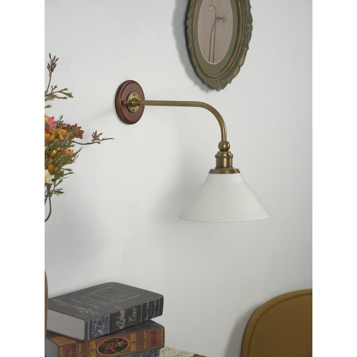 Liorivenne vägglampa