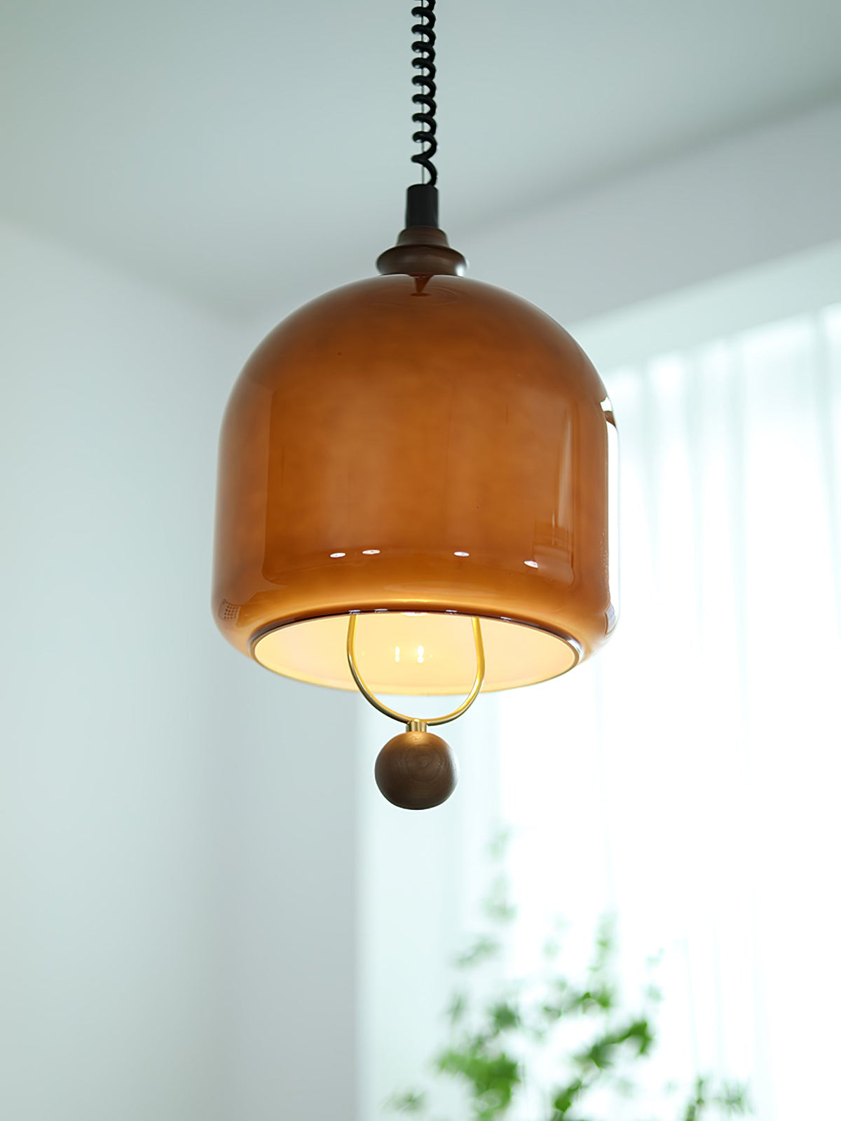 Elveise minimalistisk pendellampe i træ