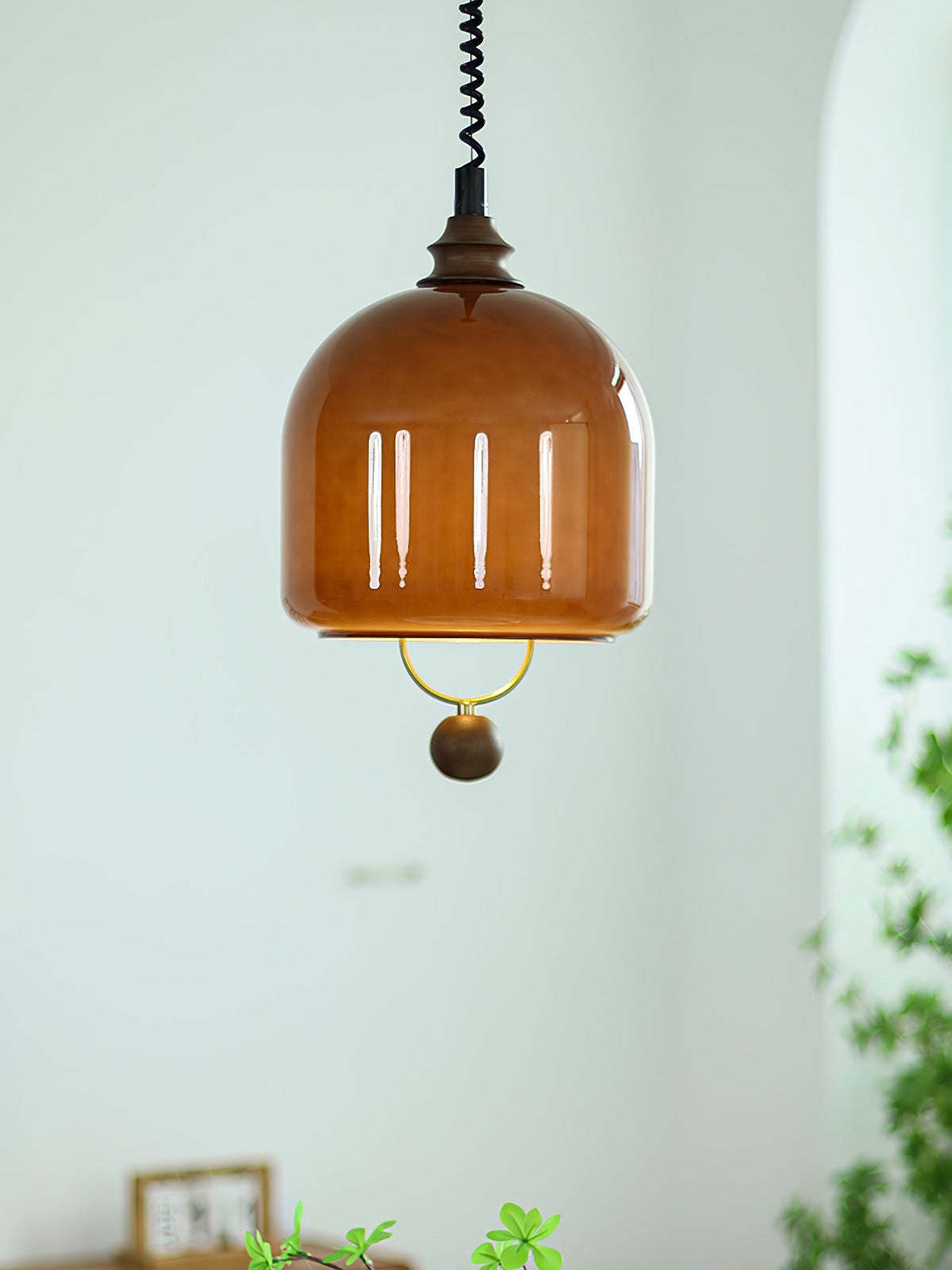 Elveise minimalistisk pendellampe i træ