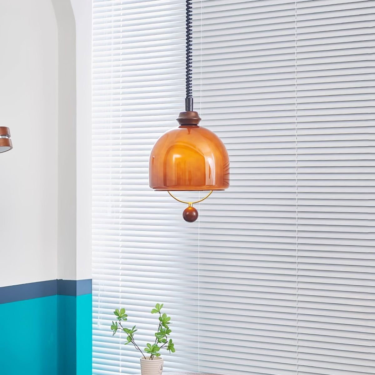 Elveise minimalistisk pendellampe i træ