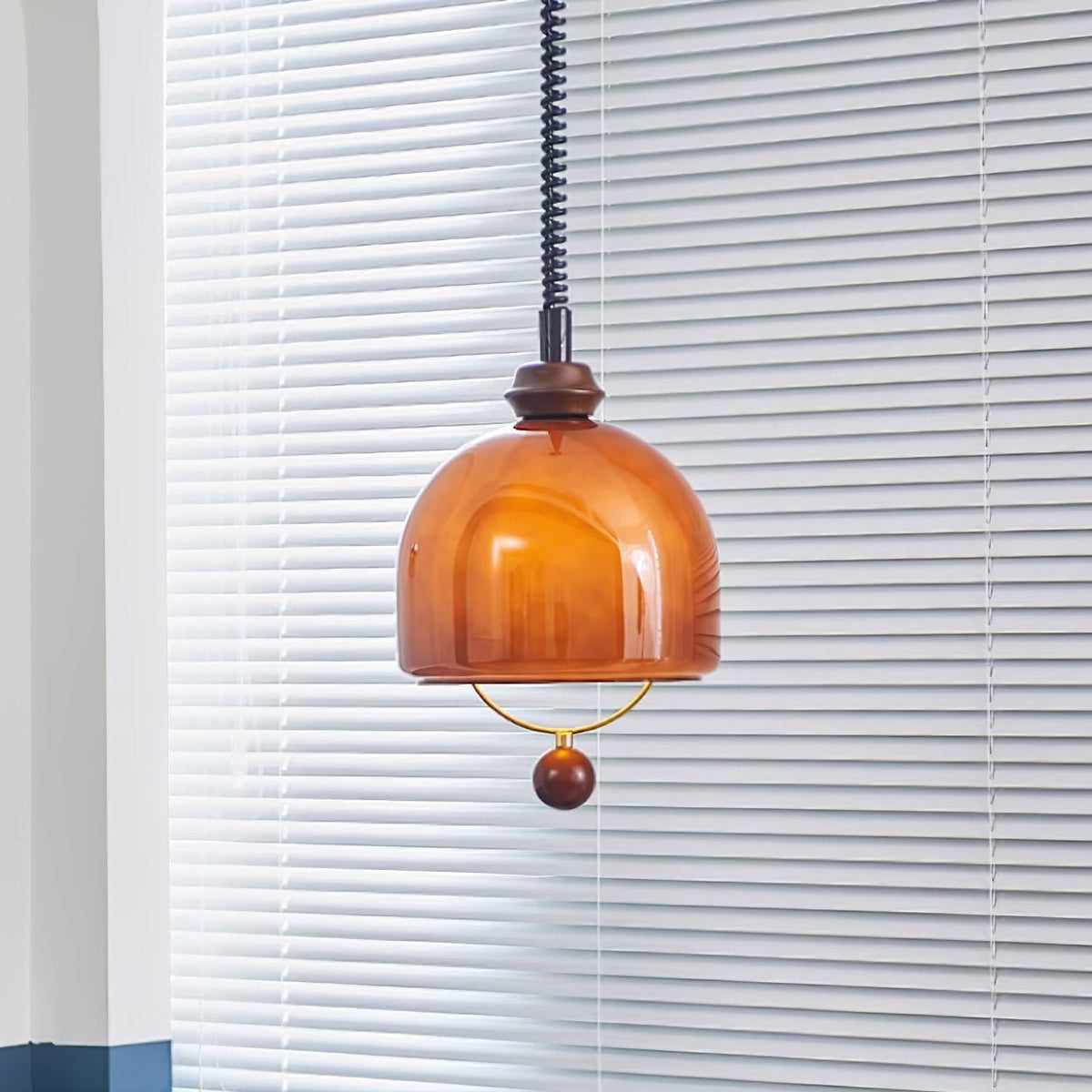 Elveise minimalistisk pendellampe i træ