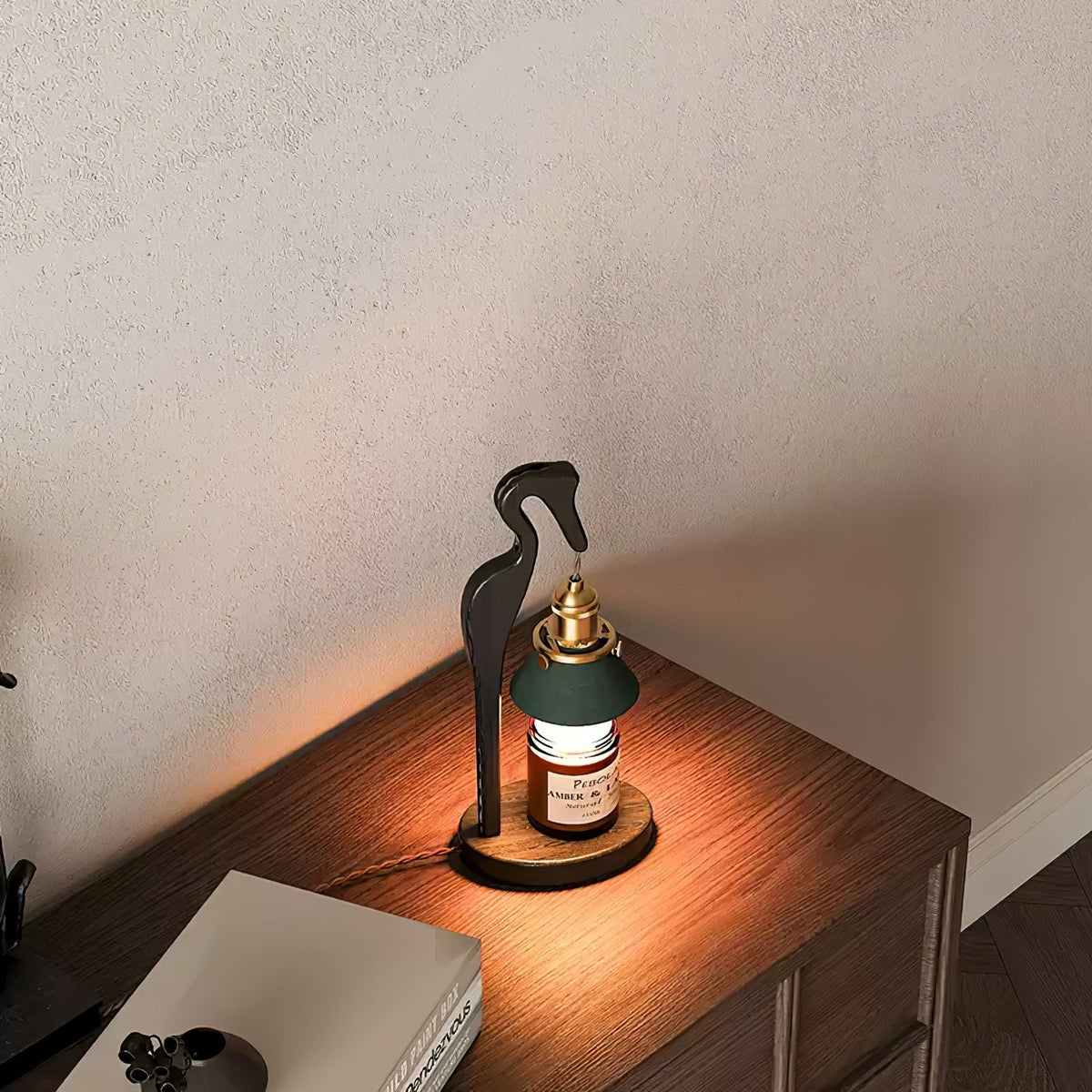 Cyn konstnärlig bordslampa i trä
